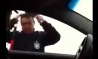 Azərbaycanda inadkar sürücü səbrli polislə qarşılaşarsa…