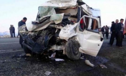 Məktəb avtobusu yük maşını ilə toqquşdu: 7 ölü, 16 yaralı
