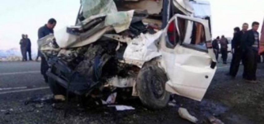 Məktəb avtobusu yük maşını ilə toqquşdu: 7 ölü, 16 yaralı