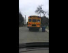 Məktəb avtobusu sürücüsündən nümunəvi hərəkət