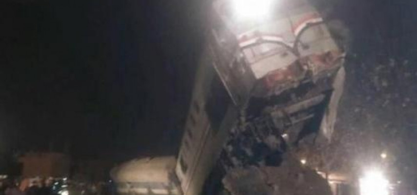 Sərnişin qatarı qəzaya uğrayıb, 150 nəfər xəsarət alıb