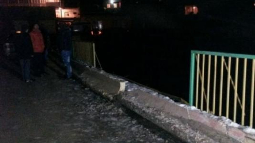 Avtomobil körpüdən aşdı, 1 nəfər xəsarət aldı