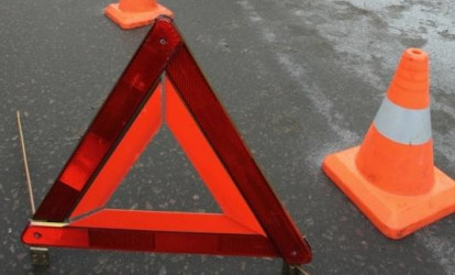 Qubada minik maşını ağaca çırpılıb, xəsarət alan var