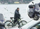 Məhşur müğğəni velosipeddən yıxıldı