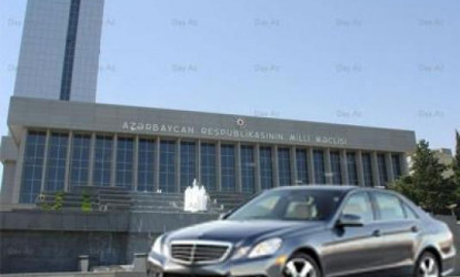Deputatlara yeni avtomobillər verildi - "NAZ-Lifan" yox, "Mercedes"