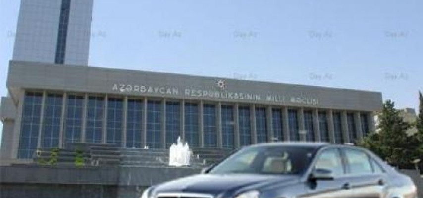 Deputatlara yeni avtomobillər verildi - "NAZ-Lifan" yox, "Mercedes"