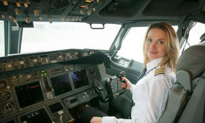 “Belavia”nın ilk qadın pilotu - 28 yaşı var + FOTO