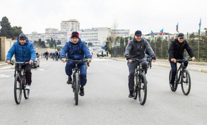 Deputatlar velosiped sürdü - FOTOLAR