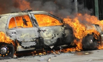 Bakıda “Opel” yandı
