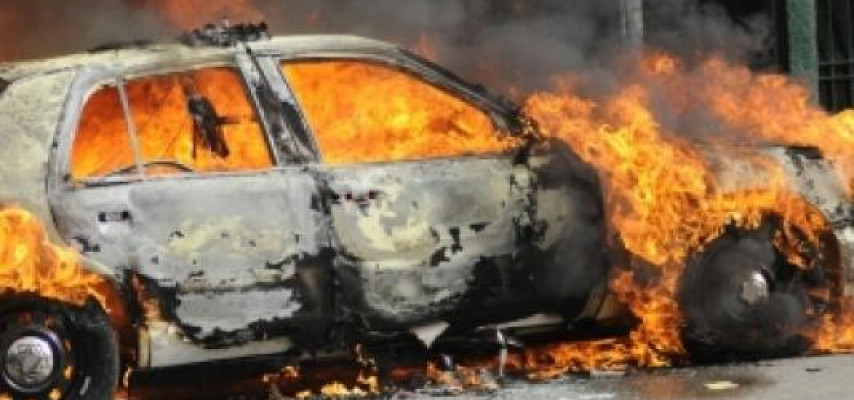 Bakıda “Opel” yandı