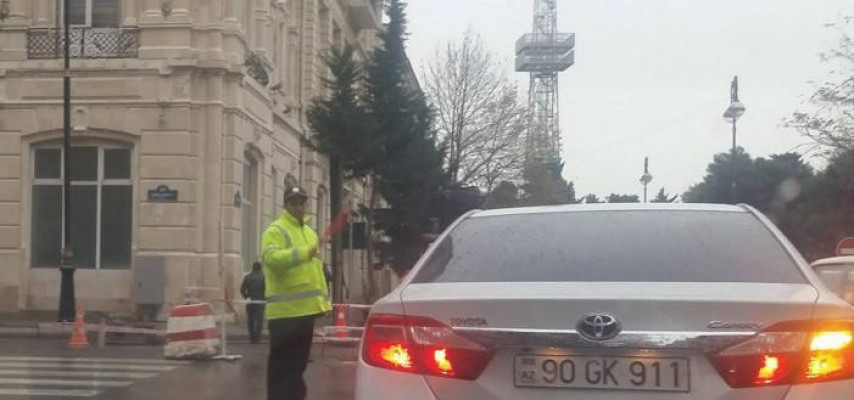 Birinin oduna hamısı yanan yol polisləri qarda-yağışda iş başında – FOTOLAR