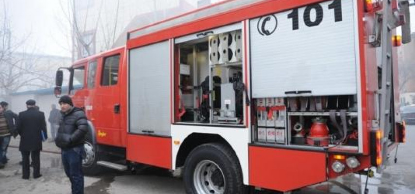 Bakıda yanacaq yüklənmiş qayıqda yanğın baş verib