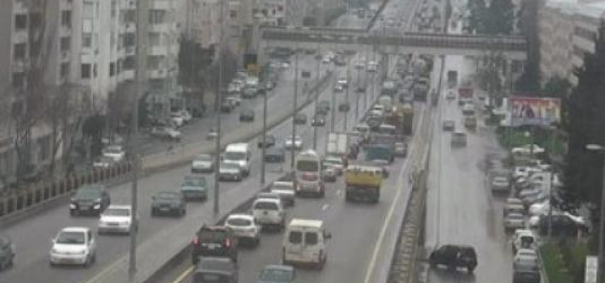 Sürücülər yollara 552 min manat ziyan vurdu