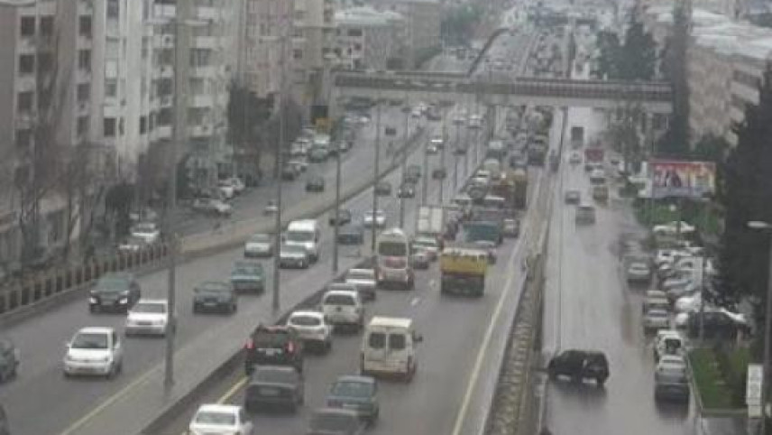 Sürücülər yollara 552 min manat ziyan vurdu
