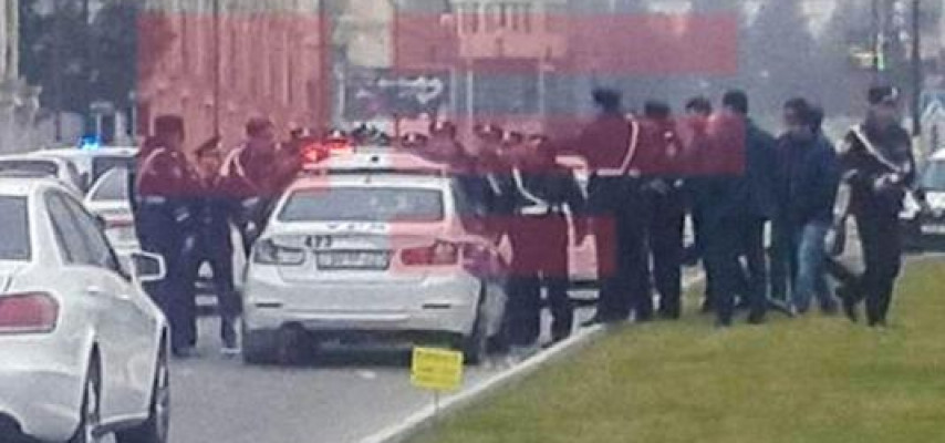 Polis maşını qəzaya düşdü