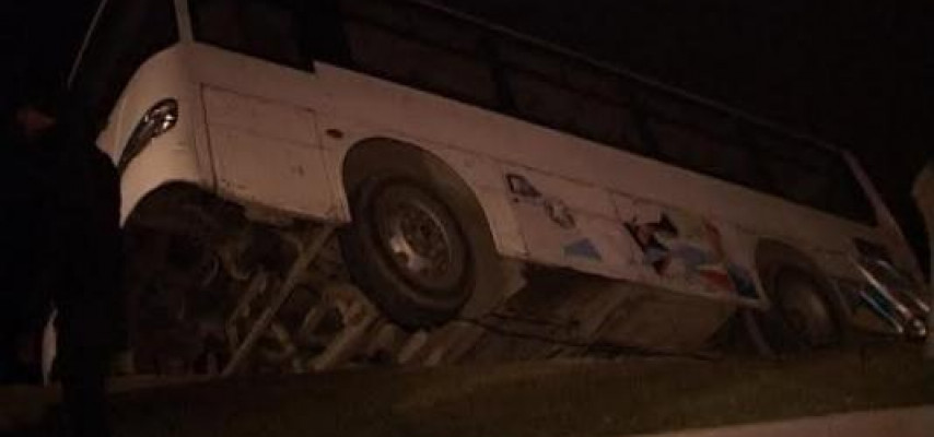 Bakıda sərnişin avtobusu qəzaya uğrayıb