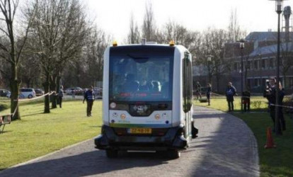 Küçələrdə sürücüsüz mikroavtobus – WEpod