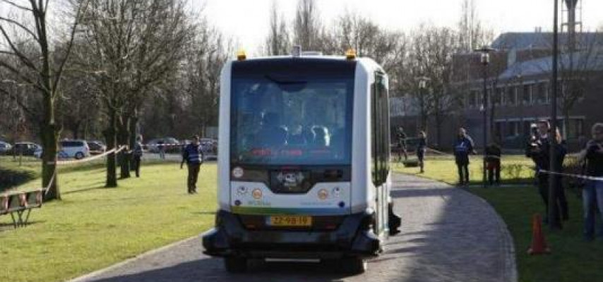 Küçələrdə sürücüsüz mikroavtobus – WEpod