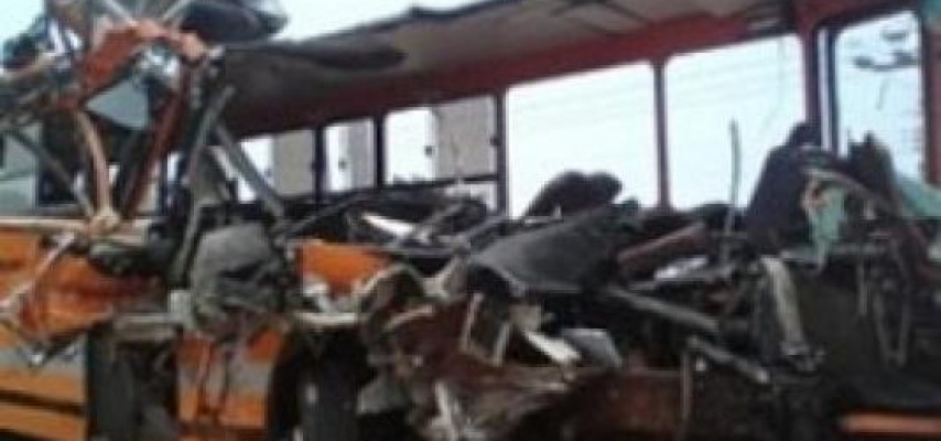 Sərnişin avtobusu ilə yük maşını toqquşdu, 61 nəfər ölüb