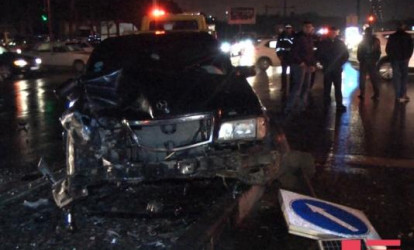 Bakıda iki "Mercedes" toqquşdu