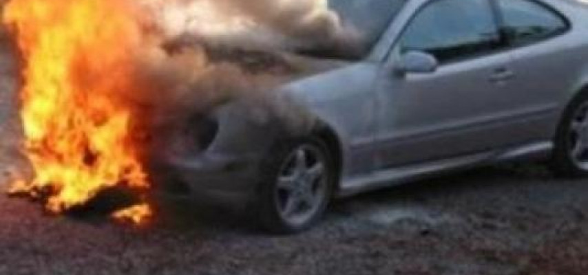 Bakıda "Mercedes” yandı