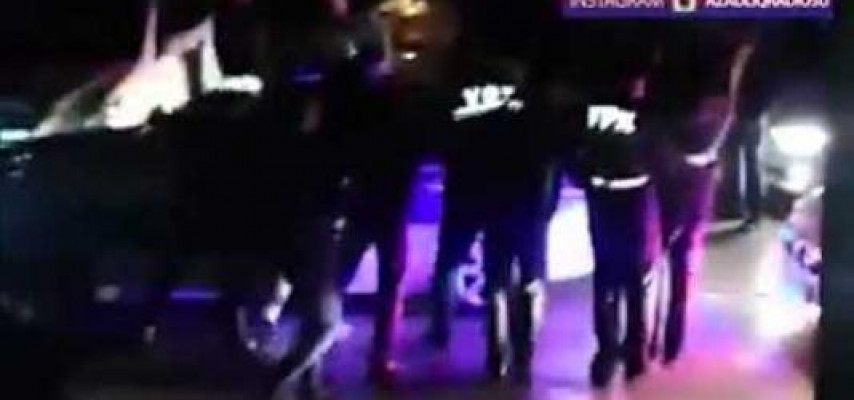 Yol polisi ilə sürücü arasında əlbəyaxa dava – Söyüşün biri bir qəpik