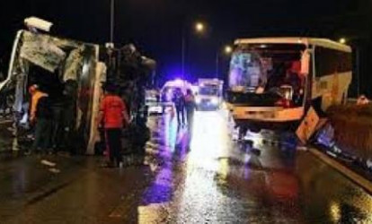 İki mikroavtobus toqquşdu - 5 ölü