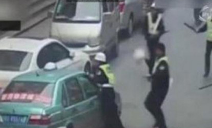 "Avtoş" dayanmadı - 4 yol polisi yaralandı