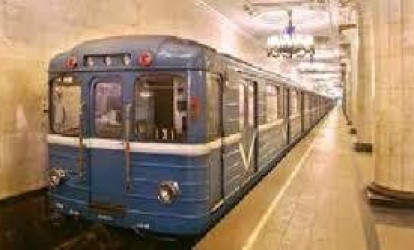Metroda qatarların birində nasazlıq yaranıb