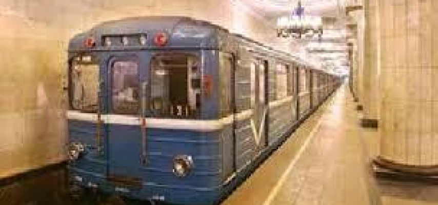 Metroda qatarların birində nasazlıq yaranıb