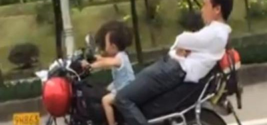 Sükanı uşağa tapşırıb təhlükə yaradan ata