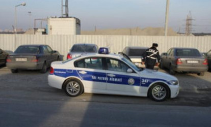 Bakıda yol polislərini döyən ata və iki oğlu həbs edildi