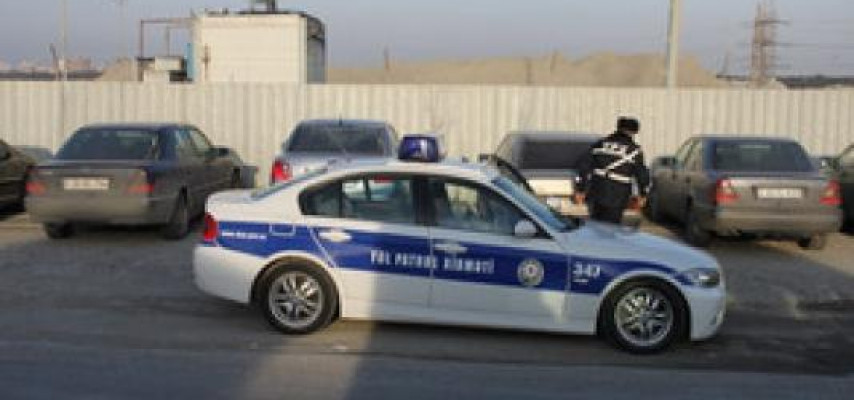 Bakıda yol polislərini döyən ata və iki oğlu həbs edildi
