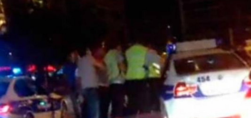 Bakıda daha bir polisi döyərək paqonunu qopartdılar