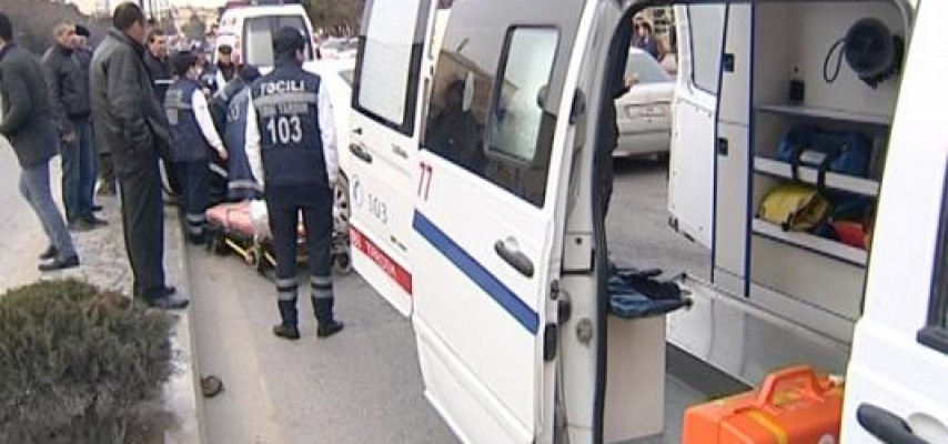 Azyaşlını maşın vurdu