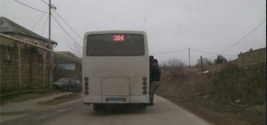 Bakıda sərnişinləri hələ də belə daşıyırlar