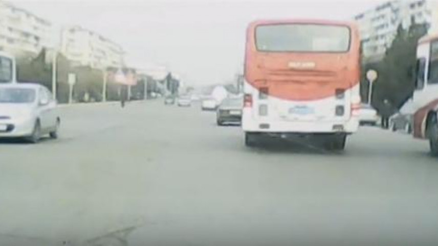 Avtobus sürücüsünün 20 qəpik uğrunda mübarizəsini əks etdirən