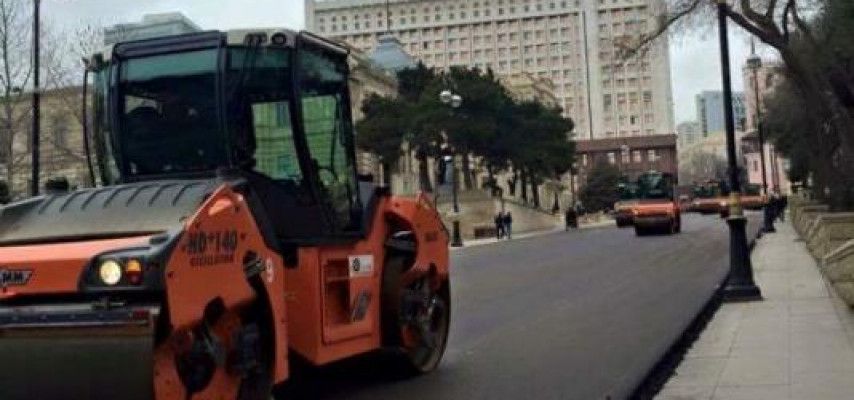 Prezident Adminstrasiyasının qarşısındakı daşlıq yol asfalt oldu