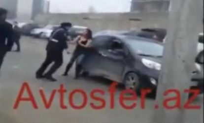 Bakıda yol polisi əməkdaşı qadın sürücünü belə döydü – BİABIRÇI VİDEO