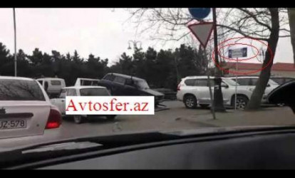 Bakıda ödənişli dayanacaqdakı maşını evakuator apardı