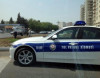 Yol polisinin əlini "Prado"nun şüşəsi ilə sıxıb dirsəyini sı