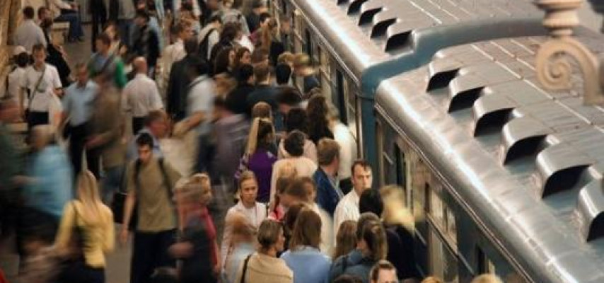 Metroda oğruluq edən qadın ələ keçdi