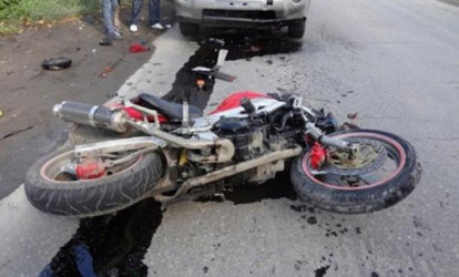 Motosikletlə 2 qadını vurdu, biri öldü