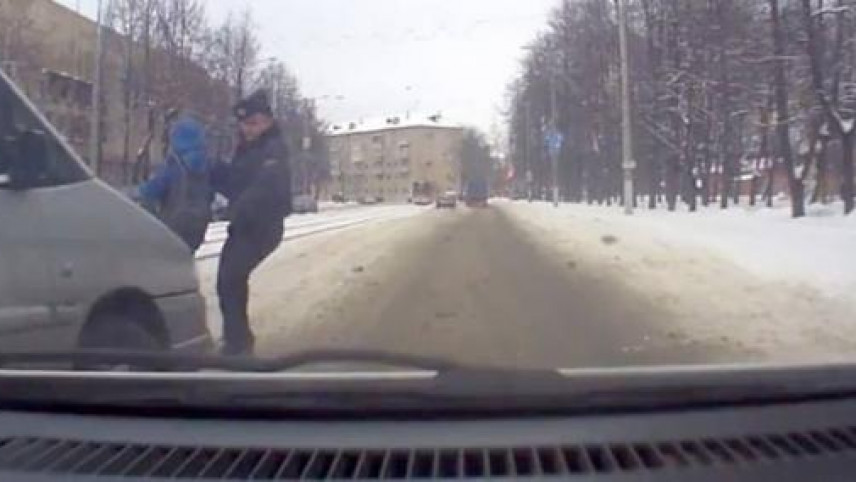 Polis uşağın həyatını belə xilas etdi