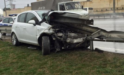 Aeroport yolunda «Mersedes» «Opel»i bu hala saldı – FOTO