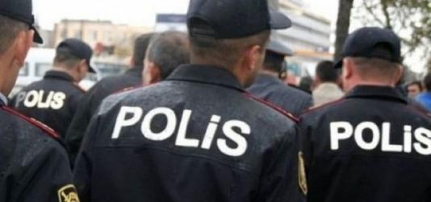 Polislərin poqonlarını qopartdılar