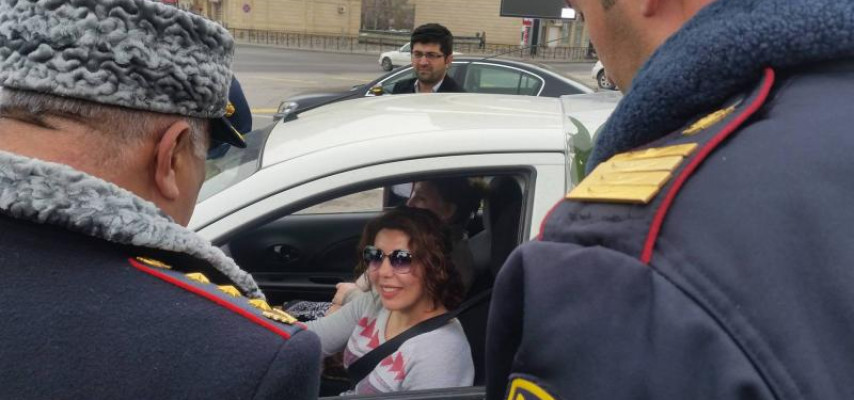 Yol polisi bir gündə 300 qadın sürücünü saxladı