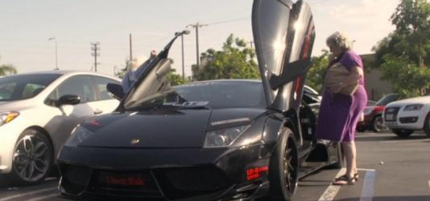 İki nənə, bir Lamborghini