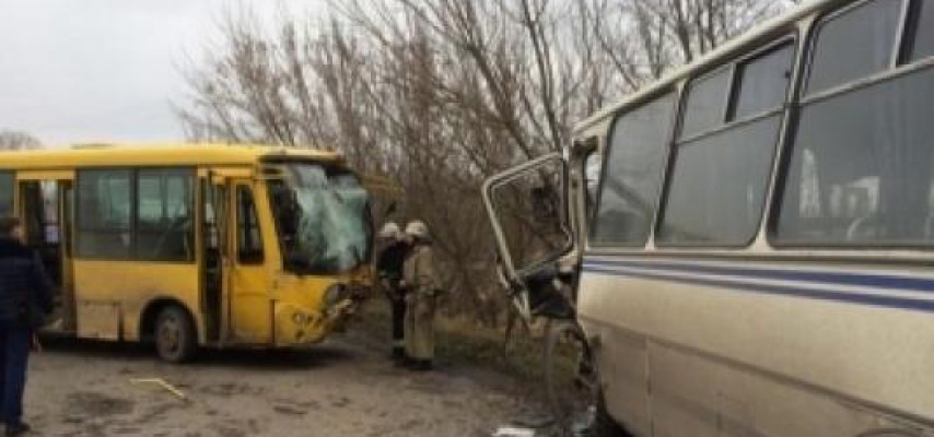 İki sərnişin avtobusu toqquşdu: 20 yaralı