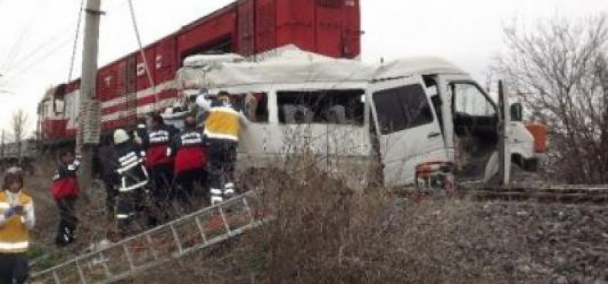 Qatar məktəbli avtobusu ilə toqquşdu: 1 ölü, 16 yaralı – FOTO+ VİDEO